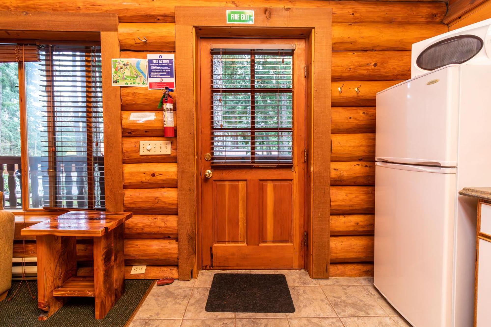 Riverbend Cottage & Rv Resort Parksville Exterior photo