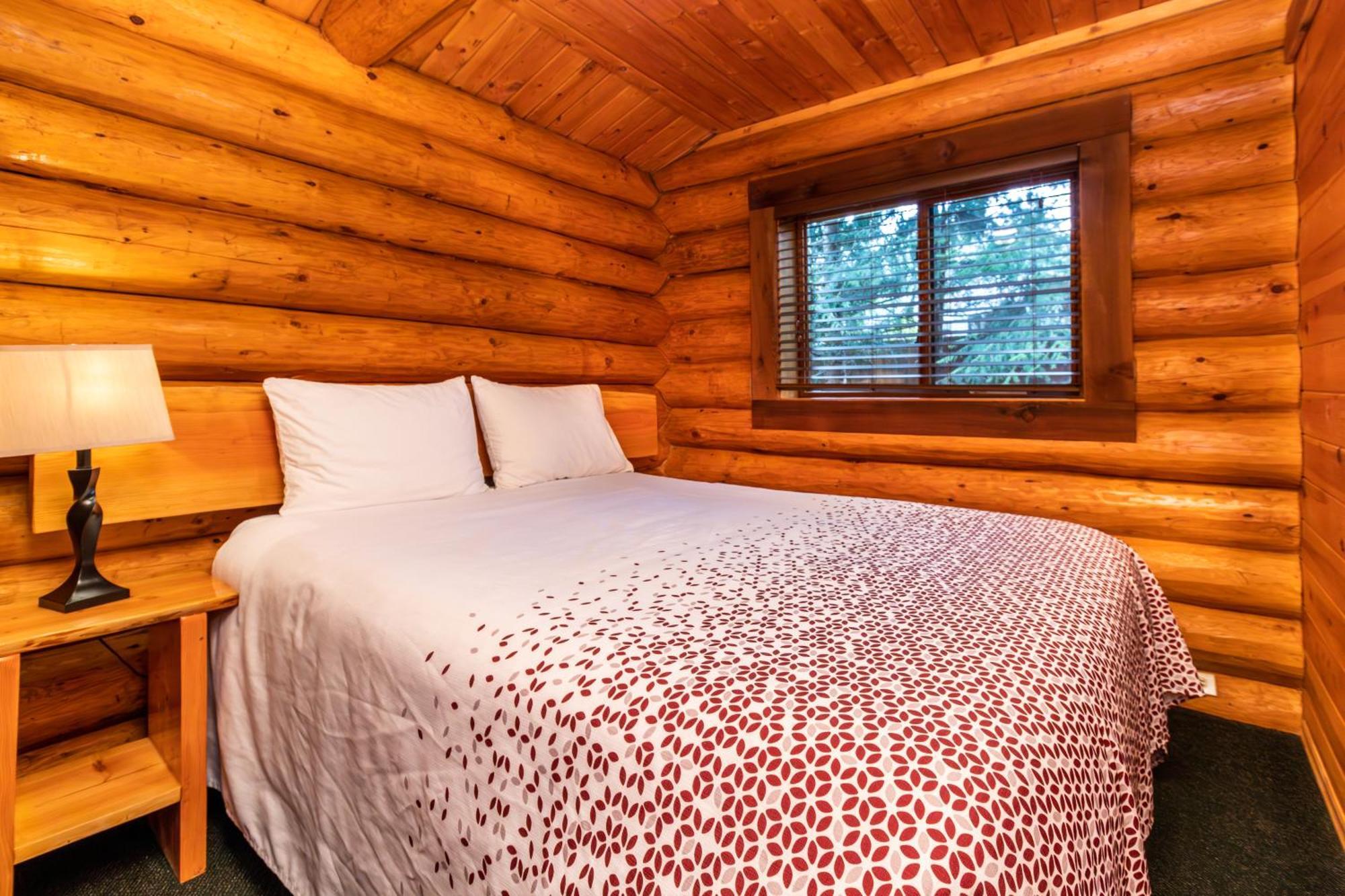 Riverbend Cottage & Rv Resort Parksville Exterior photo