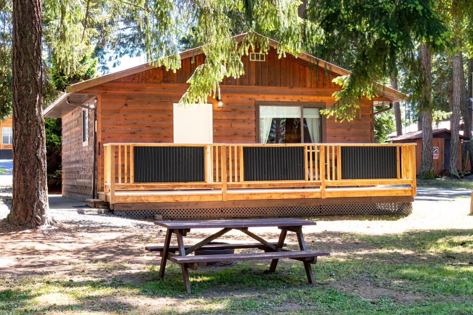 Riverbend Cottage & Rv Resort Parksville Exterior photo